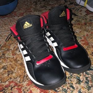 adidas cloudfoam basketball shoes